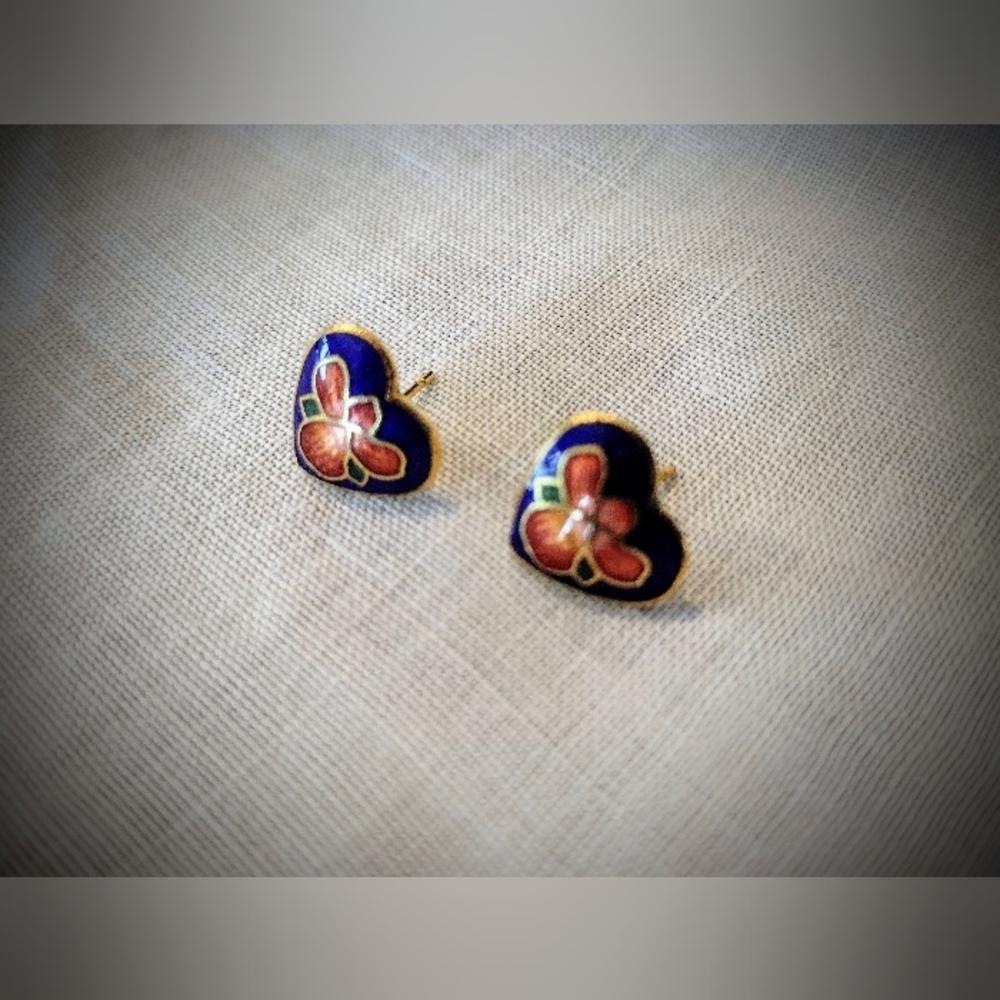 True Vintage Circa 1980, Cloisonne Iris Post Earrings, Perfect Condition! - Picture 3 of 4